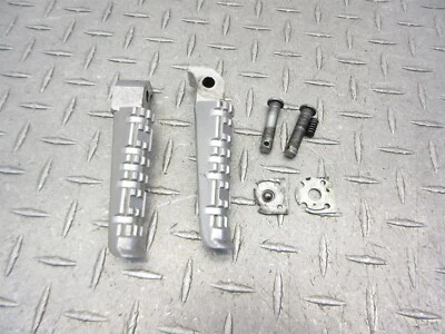 Yamaha FZ6 FZ6R FZ6RC 2006 04-09 reposapiés trasero izquierdo derecho pasajero clavija Foto 1 de 4