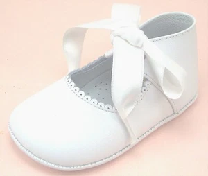 DE OSU - Spain -Baby Girls European White Leather Dress Pram Crib Shoes - Sz 0-4 - Picture 1 of 5