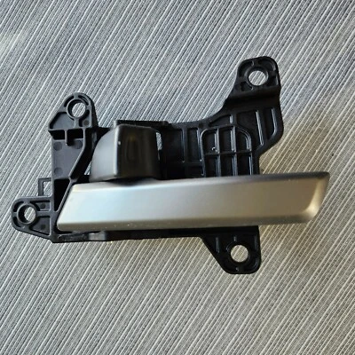 Manija de puerta trasera izquierda del lado del conductor gris OEM Hyundai Elantra 2017-2020 Foto 1 de 4