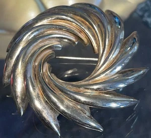 Vintage Large Gold Tone Swirl Brooch Pin Unsigned Beautiful Estate Statement - Picture 1 of 6