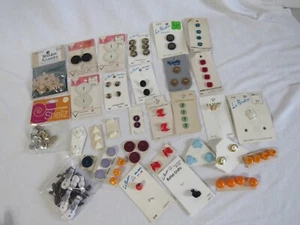 großes Konvolut Vintage Knöpfe - Le Bouton, More- Holz, Kunststoff, Hase, Vogel usw - Bild 1 von 11