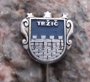 Vintage Trzic Neumarktl Slovenia Heraldic Crest Coat of Arms Pin Badge - Picture 1 of 2