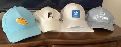 Lote surtido de sombreros y camisas de golf para hombre Foto 1 de 3