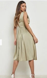 Boohoo Silky Dress Women’s Sz 6 Sleeveless  Sage NWT V-Neck MIDI Length - Picture 1 of 7