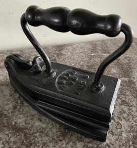 Vintage CAST IRON Combination Flat & Fluting Iron ANTIQUE PAT'D 70 AUG 2 - Picture 1 of 13
