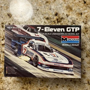 Kit Modelo GTP Coche de Carreras IMSA Vintage 7-Eleven 1/24 Monograma 1985. COMPLETO. - Imagen 1 de 3