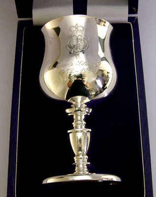 LARGE QUEEN ELIZABETH STERLING SILVER CHALICE GOBLET 1977 ROYALTY 152g - Изображение 1 из 4