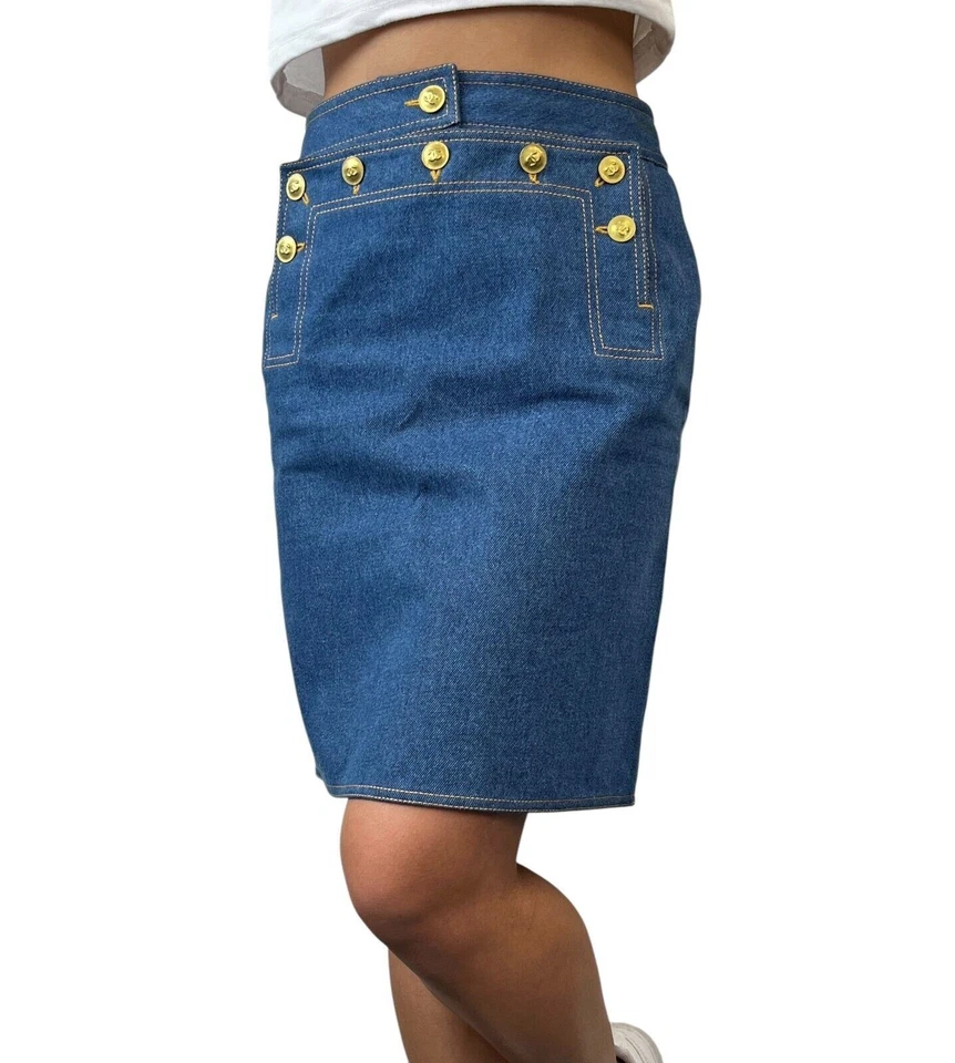 Saia jeans CHANEL vintage P03207 marca CC #36 azul ouro botão de algodão - Imagem 1 de 4