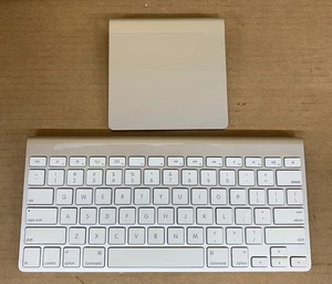 Apple Wireless Bluetooth Keyboard A1314 + A1339 Apple Magic Trackpad - TESTED - Picture 1 of 8