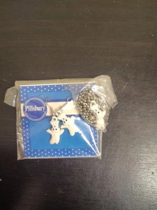 Vintage 1996 Pillsbury Doughboy Ohrring und Halskette Set - Bild 1 von 4