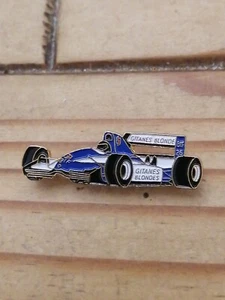 Pin's Pins Pin Enamel* Cigarette Tabac Elf 26 F1 "Gitanes Blondes" - Picture 1 of 2