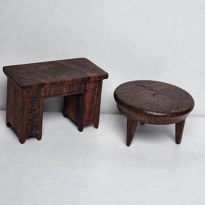 Escritorio miniatura para casa de muñecas con orificio para rodilla y mesa de 3 patas acabado nogal muebles 1:36 Foto 1 de 4