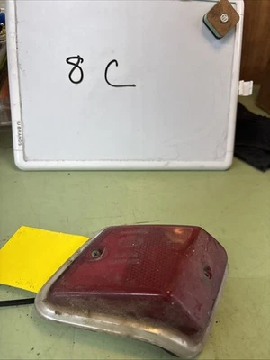 Lâmpada traseira de mercado 68-72 SAAB 99 lado direito - Imagem 1 de 3