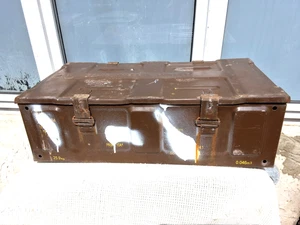VINTAGE LARGE METAL AMMUNITION STORAGE BOX CONTAINER - Picture 1 of 12