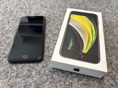 Apple iPhone SE 64GB Schwarz (ohne Simlock) A2296 - ohne Zubehör - iOS 26 - Bild 1 von 4
