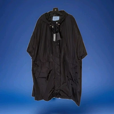 Nuevo impermeable Prada negro 48 con capucha ReNylon Foto 1 de 4
