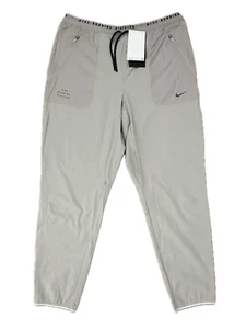 Nike Dri FIT ADV UV Pantaloni Running Division Uomo Taglia L Osso Chiaro HJ4144 009 - Foto 1 di 2