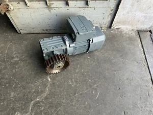 SEW W30 DRS71S4BE05/ASE1/TF gearmotor 0,37KW/18 r/min - Picture 1 of 2