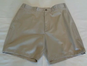 Roundtree & Yorke Size 30 Waist ELASTIC WAIST Khaki Flat Front New Mens Shorts - Picture 1 of 11