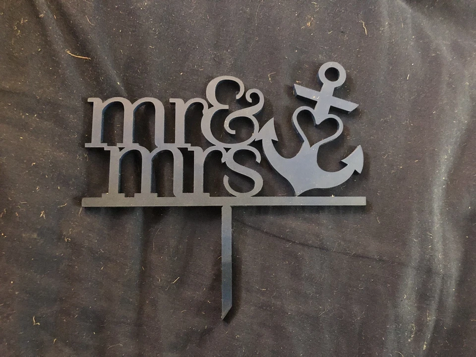 Azul marino Mr. and Mrs. / Ancla adorno de pastel de madera Foto 1 de 1