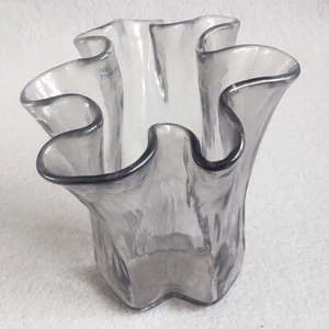 Pañuelo vintage Eva Muurla con volantes vidrio artístico transparente soplado Finlandia 6" de alto - Imagen 1 de 4