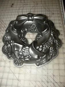 Williams Sonoma Nordic Ware Christmas Wreath Bundt Cake Pan Cast Aluminum 2003 - Picture 1 of 2