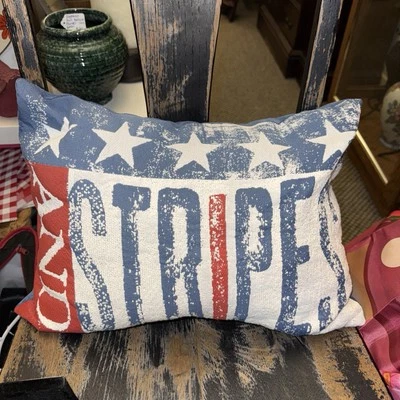 Almohada Patriótica 16" x 12" 4 de Julio Estrellas Rayas Bandera Foto 1 de 3