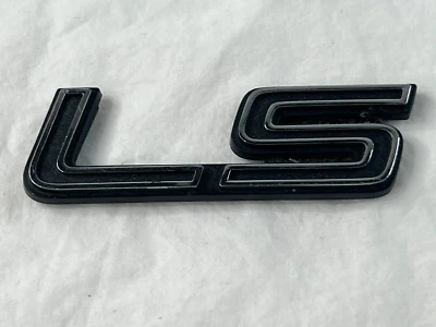 Chevy Malibu LS o Lexus LS logotipo emblema coche pieza de repuesto coche vehículo Foto 1 de 4