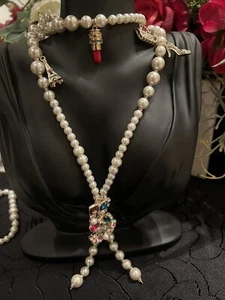 EDLE LANGE PERLENKETTE •N°5•LIPSTICK•COCO•TASCHE•HIGH HEELS•EIFFELTURM•100cm•Y⛓️ - Bild 1 von 12