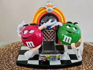 Vintage M&Ms Rock and Roll Jukebox dispenser caramelle figure rosse e verdi - Foto 1 di 8
