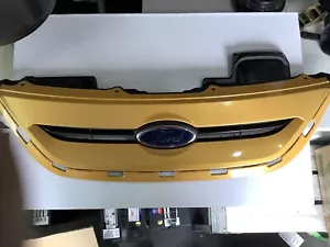 Cubierta de parrilla delantera Ford Fiesta 2011 hatchback - Imagen 1 de 9