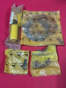 John Deere OEM Parts Lot NOS USA – R109330 AT4639 45M7063 14M1555 - Picture 1 of 7