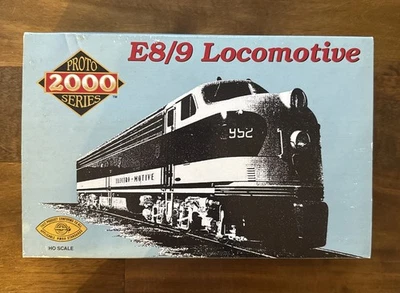 HO Scale Proto 2000 8714  E8/E9 Rock Island Diesel Locomotive Train #652 - Image 1 of 4