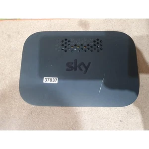 Sky Q Hub ER110 Modem Router Black 1600-Mbps Dual-Band Wireless 2x Ethernet Port - Picture 1 of 10