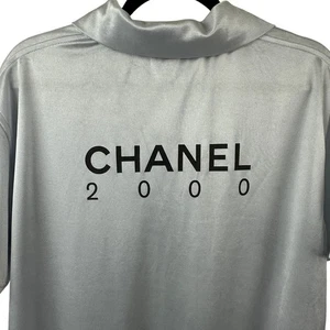 Camisa plateada Chanel 2000 promoción minorista cuello en V talla única - Imagen 1 de 13