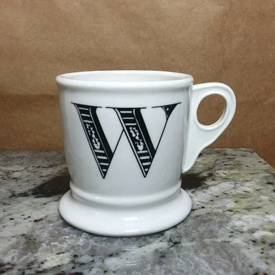 Кружка в стиле бритья с монограммой Anthropologie Initial Cup буква «W» белая черная - Изображение 1 из 4