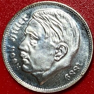 1938 GERMANY 2 REICHSMARK ADOLF HITLER 1889 SILVER PLATED BRASS RARE COIN MEDAL - Picture 1 of 16