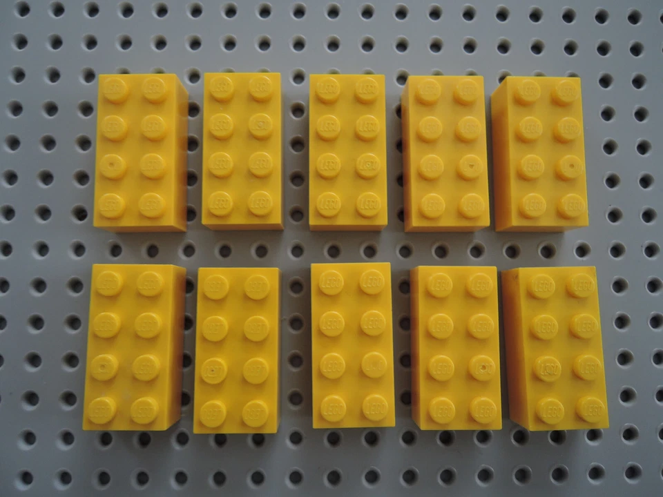 LEGO 10 x Stein Basic Baustein hoch 3001 2x4 gelb - Bild 1 von 1