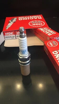 KIT 4 Candele NGK R2525-10 Racing ORIGINALI Abarth/T-Jet/Multiair - Bild 1 von 3