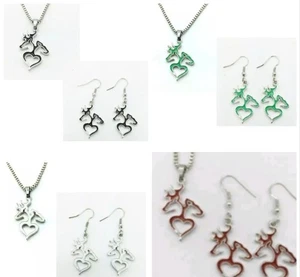 Collana Cervo Cuore Cervo Buck Doe Orecchini Gancio Pesce Confezione 4 Bianco Nero Rosso Verde - Foto 1 di 13
