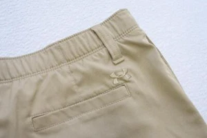 Under Armour Golf Shorts Wicking Performance Beige Flat Athletic Boys Size 20 - Picture 1 of 4