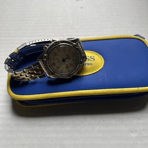 Guess Waterpro 50M Mens Stainless Steel Silver And Gold Tone Needs Battery - Picture 1 of 13