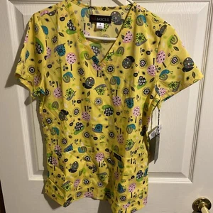 Koi Basics Scrub Top Women’s Small  Leslie Sunny Snails Yellow Nursing Medical - Picture 1 of 3