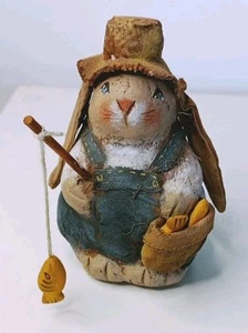 De colección Hutch Buddies Arcilla Arte Popular Conejo 4" Conejo caña de pescar pez hecho a mano - Imagen 1 de 6