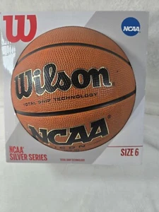 Wilson NCAA Gold Series pelle composita taglia 6 basket - Foto 1 di 10