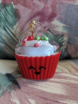 Bath & Body Works CUPCAKE 红色口袋支架钥匙扣  — 第 1/4 张图片