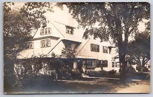 RPPC Breeze sopla a través de las ventanas de la mansión casa acurrucada entre árboles c1910 - Imagen 1 de 2