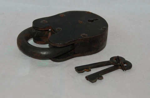 Antique Old Iron Padlock Lock with Key Large Size & Heavy Strong Shackle Cover