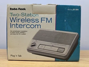 Intercomunicador FM inalámbrico de dos estaciones Radio Shack 43-204 Plug n Talk completo en caja - Imagen 1 de 7