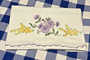 Bestickter Kissenbezug Standard Handarbeit Blumen Häkelspitze Borte - Bild 1 von 11